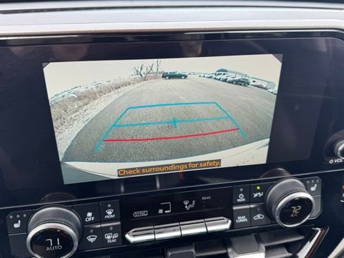 Used 2023 Toyota Highlander XLE AWD/4WD image 30