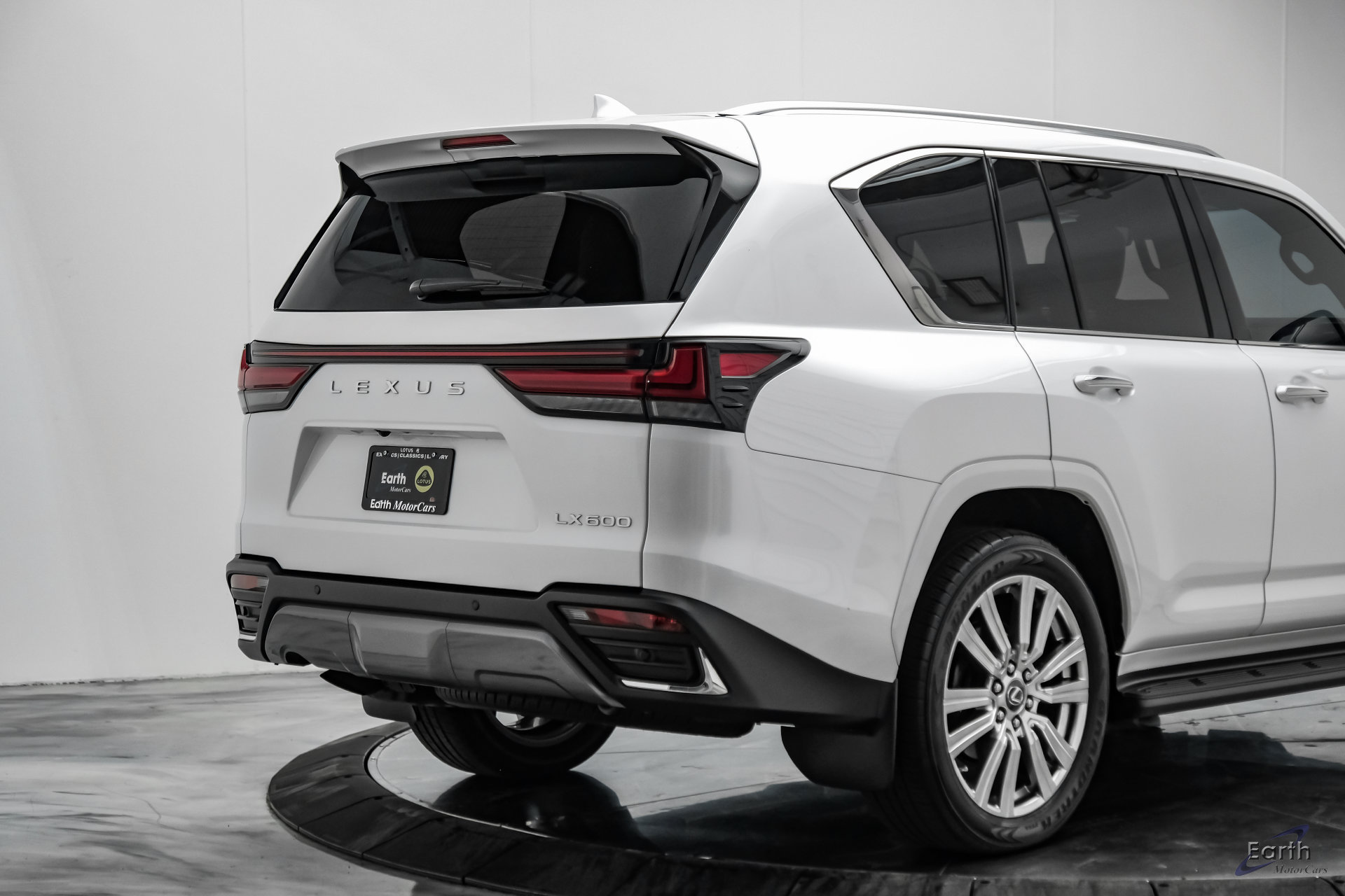 Used 2023 Lexus LX 600 4WD w/ Accessory Package (Z1) image 18