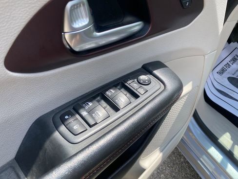 Used 2020 Chrysler Pacifica Limited FWD image 20