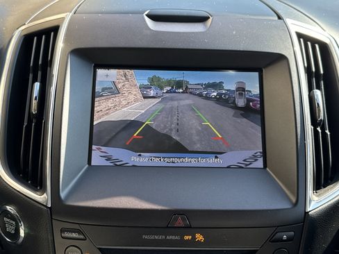 Used 2019 Ford Edge Titanium image 21