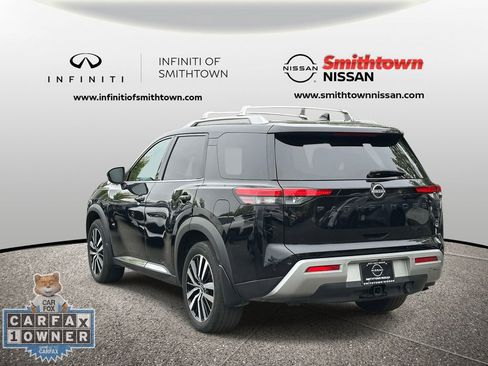 Used 2023 Nissan Pathfinder Platinum w/ Black Appearance Package AWD/4WD image 10