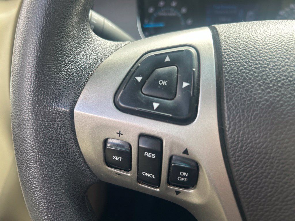 Used 2013 Ford Taurus SE FWD image 9