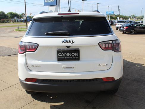 Used 2024 Jeep Compass Latitude AWD/4WD image 5