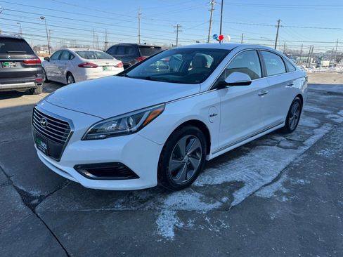 Used 2016 Hyundai Sonata Plug-In Hybrid image 6