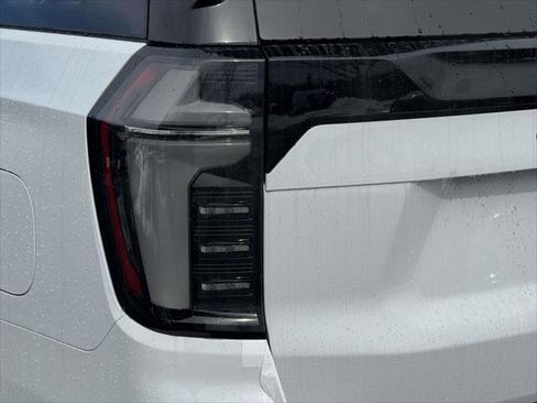 New 2026 Chevrolet Suburban RST image 8