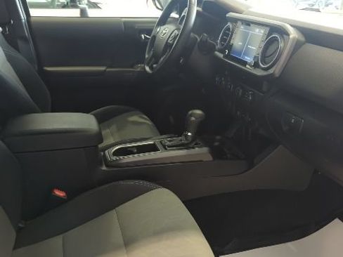 Used 2020 Toyota Tacoma TRD Off-Road AWD/4WD image 16