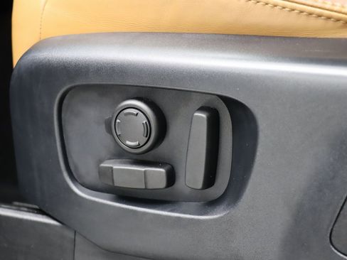 Used 2018 Land Rover Discovery HSE Luxury image 11