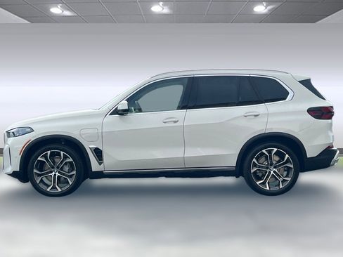 New 2026 BMW X5 xDrive50e image 2