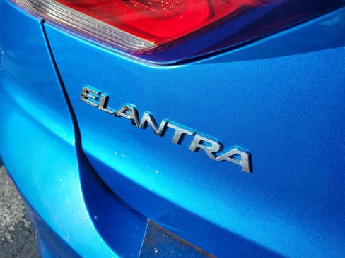 Used 2017 Hyundai Elantra Limited w/ Limited Ultimate Package 09 FWD image 11