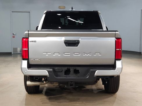 Certified 2025 Toyota Tacoma SR5 w/ SR5 Upgrade Package AWD/4WD image 6