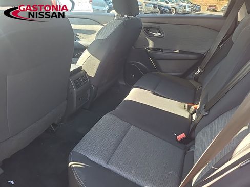 Used 2023 Nissan Rogue SV image 22