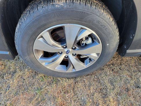 Certified 2024 Subaru Ascent Premium w/ Convenience Package image 10