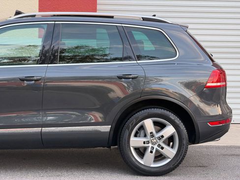 Used 2012 Volkswagen Touareg Sport AWD/4WD image 38
