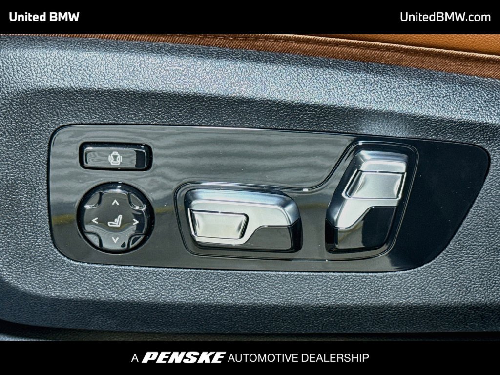 Used 2027 BMW X7 M60i AWD/4WD image 4