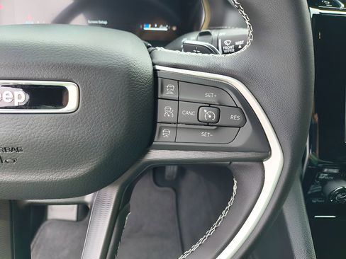 New 2025 Jeep Grand Cherokee Altitude image 20