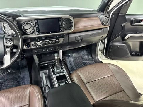 Used 2020 Toyota Tacoma Limited AWD/4WD image 28