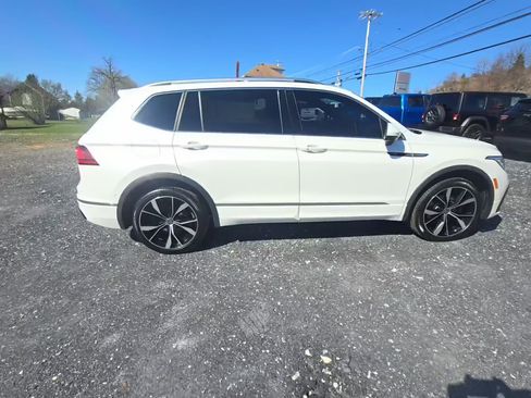 Used 2024 Volkswagen Tiguan SEL R-Line AWD/4WD image 2