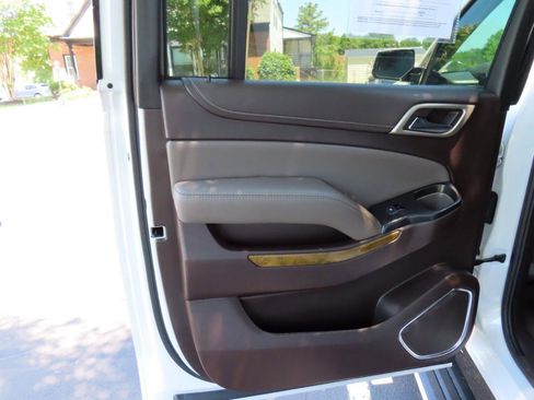 Used 2017 GMC Yukon XL Denali w/ Enhanced Security Package RWD image 18