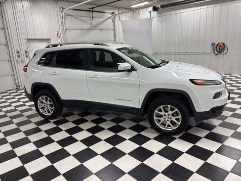 Used 2015 Jeep Cherokee Latitude w/ Cold Weather Group AWD/4WD image 3