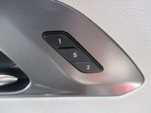 Used 2023 Chrysler Pacifica Touring-L FWD image 14