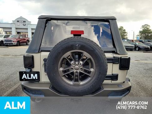 Used 2016 Jeep Wrangler Sahara image 7