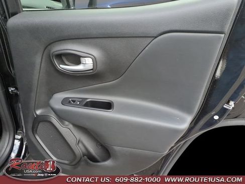 Used 2023 Jeep Renegade Latitude AWD/4WD image 15