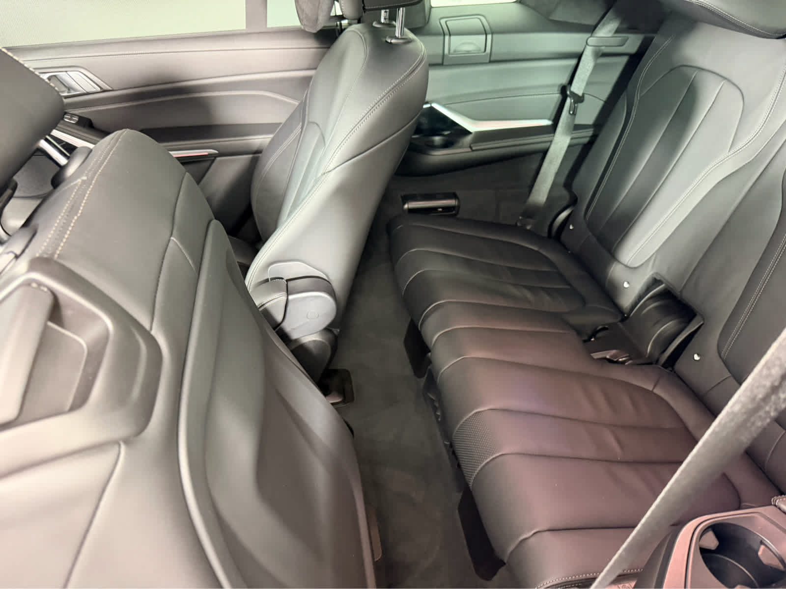 Used 2022 BMW X7 xDrive40i w/ M Sport Package AWD/4WD image 19