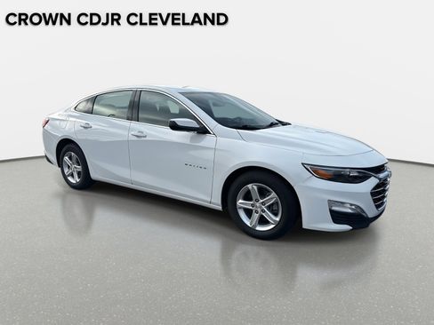 Used 2024 Chevrolet Malibu LT image 2