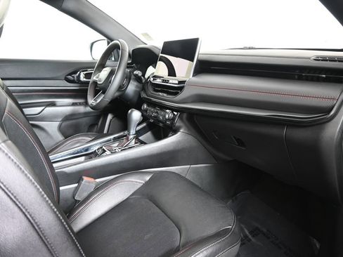 Used 2024 Jeep Compass Trailhawk AWD/4WD image 15