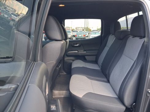 Used 2023 Toyota Tacoma TRD Off-Road w/ Technology Package AWD/4WD image 25