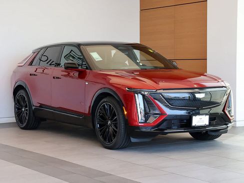Used 2025 Cadillac Lyriq Sport AWD/4WD image 6