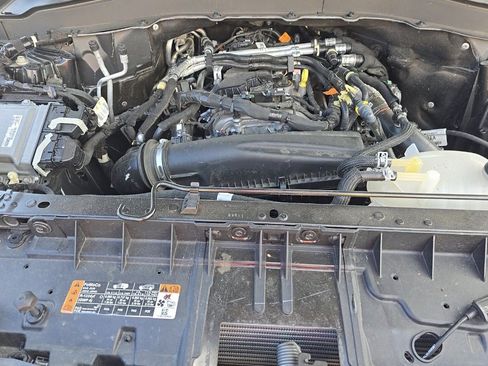 Used 2025 Ford Explorer Active AWD/4WD image 16