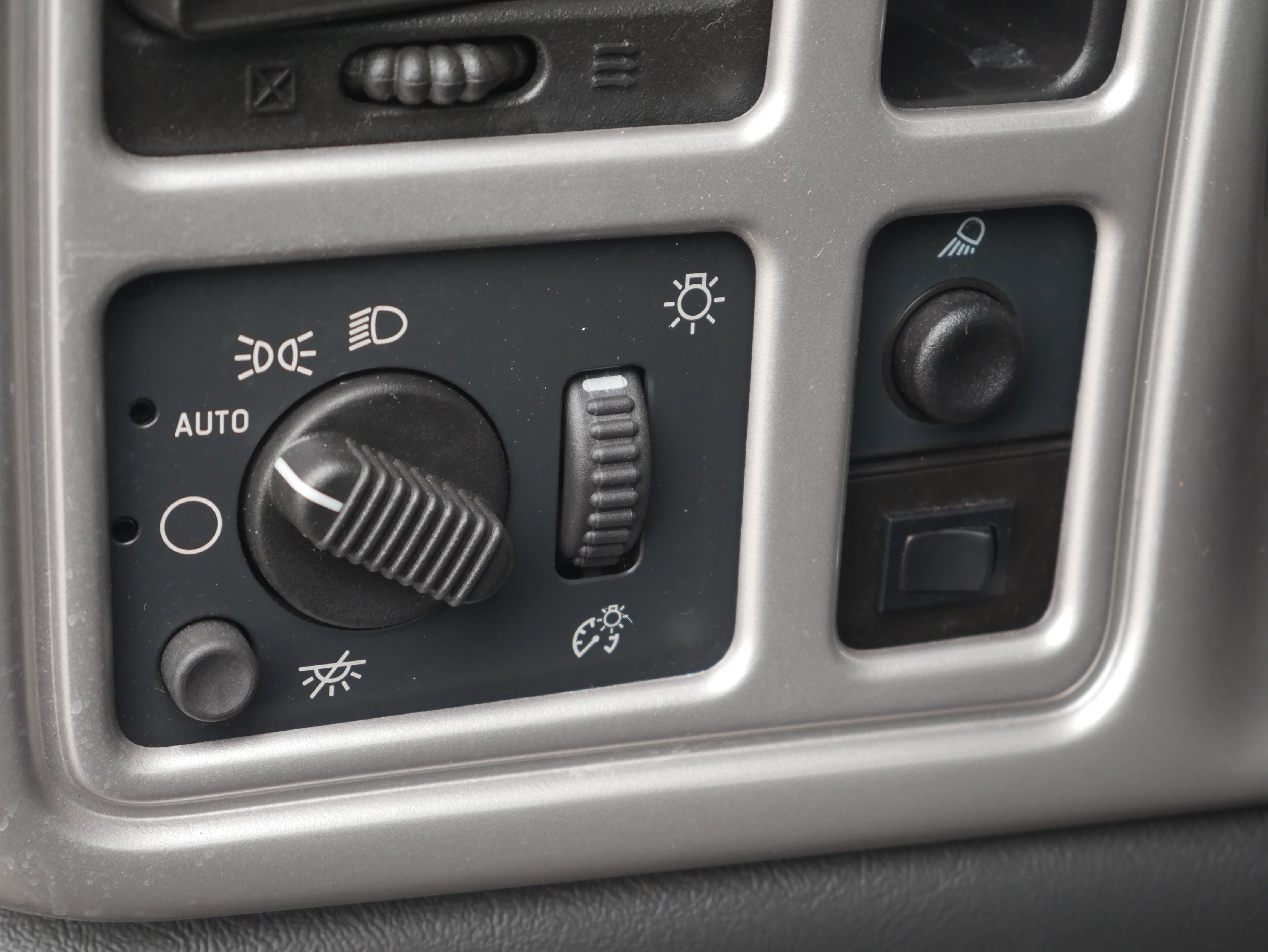 Used 2003 Chevrolet Silverado 1500 LS RWD image 5