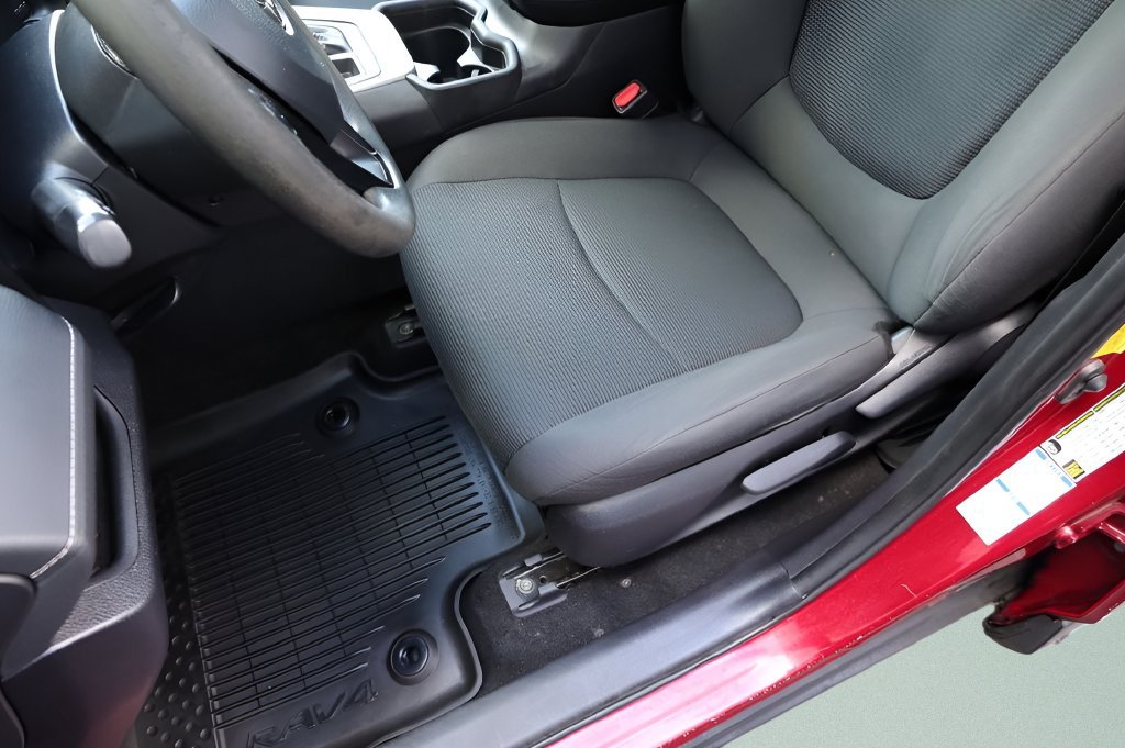 Used 2021 Toyota RAV4 LE AWD/4WD image 20