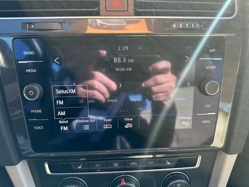 Certified 2019 Volkswagen Golf SE w/ Driver Assistance Package image 25