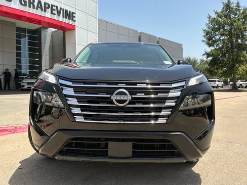 Used 2025 Nissan Rogue SV FWD image 3