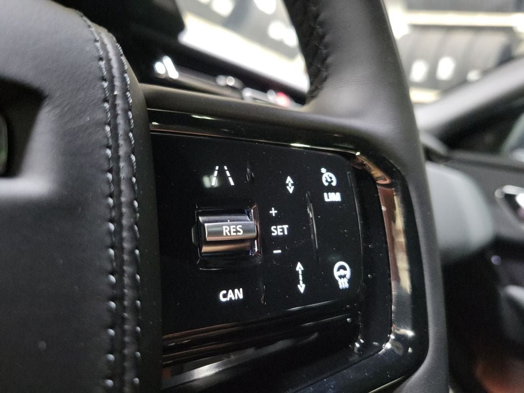 New 2026 Land Rover Range Rover Velar Dynamic SE AWD/4WD image 16