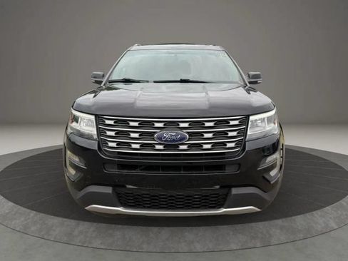 Used 2016 Ford Explorer XLT w/ Equipment Group 202A AWD/4WD image 2