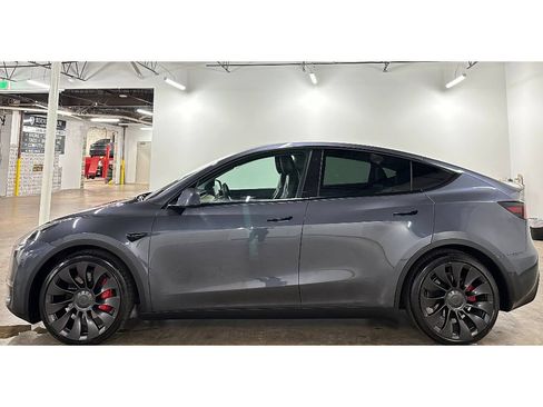 Used 2022 Tesla Model Y Performance AWD/4WD image 9