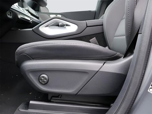 Certified 2025 Mercedes-Benz GLS 450 4MATIC image 40