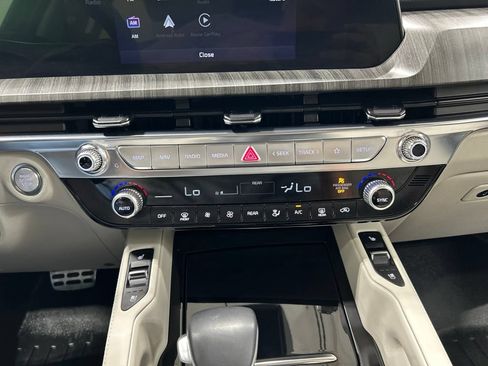 Used 2025 Kia Telluride SX w/ SX Captain's Chair Package FWD image 27