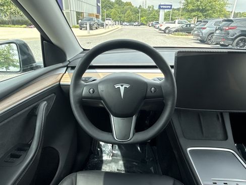 Used 2023 Tesla Model Y Long Range AWD/4WD image 16
