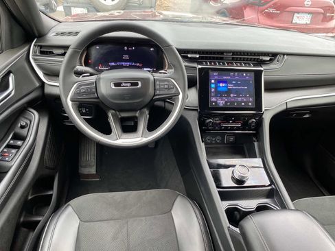 Certified 2025 Jeep Grand Cherokee L Laredo image 10