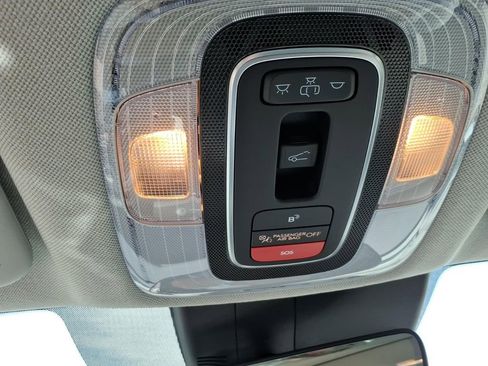 Used 2025 Hyundai Elantra Limited FWD image 18