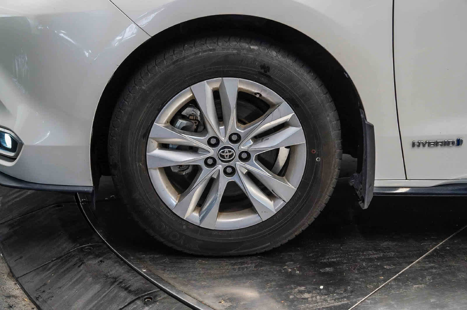 Used 2021 Toyota Sienna Limited FWD image 9