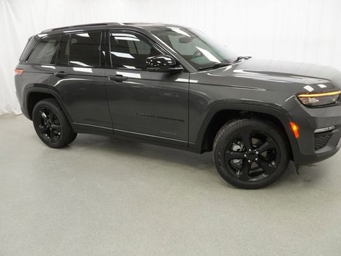 Certified 2023 Jeep Grand Cherokee Limited w/ Black Appearance Package image 10