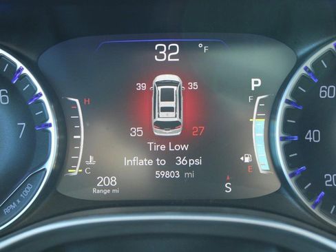 Used 2024 Chrysler Pacifica Touring-L image 20