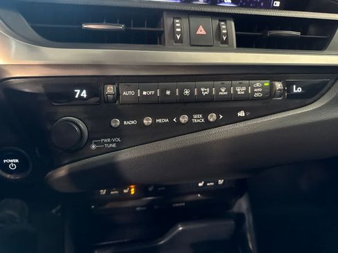 Used 2020 Lexus ES 300h w/ Premium Package FWD image 22