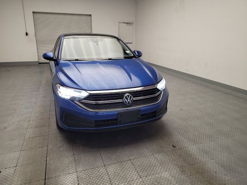 Used 2023 Volkswagen Jetta SE FWD image 14