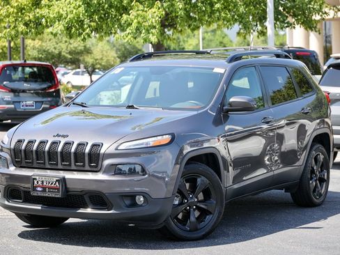 Used 2018 Jeep Cherokee Latitude w/ Altitude Package FWD image 15
